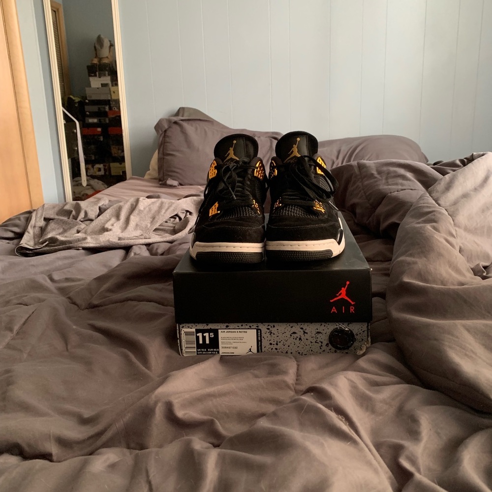 Air Jordan 4 Royalty